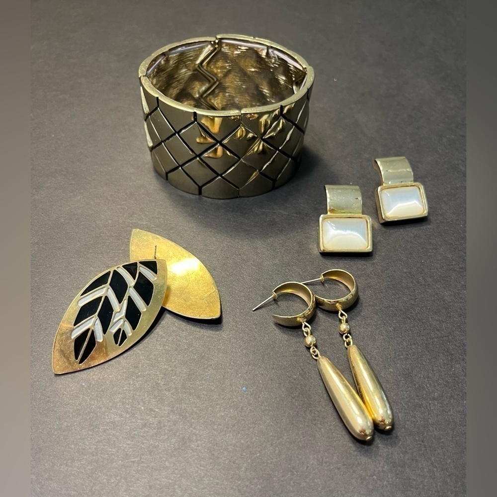 Bundle of 4 Vintage Jewelry Pieces- Gold Tone, Vintage 80’s / 90’s
